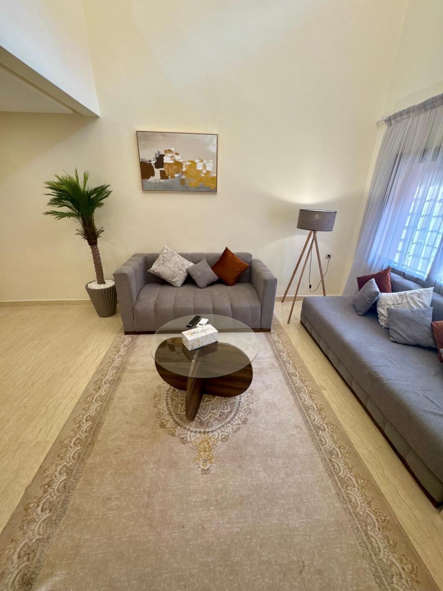 The Cosy Duplex With Gym Access & Near Mall, Palooza