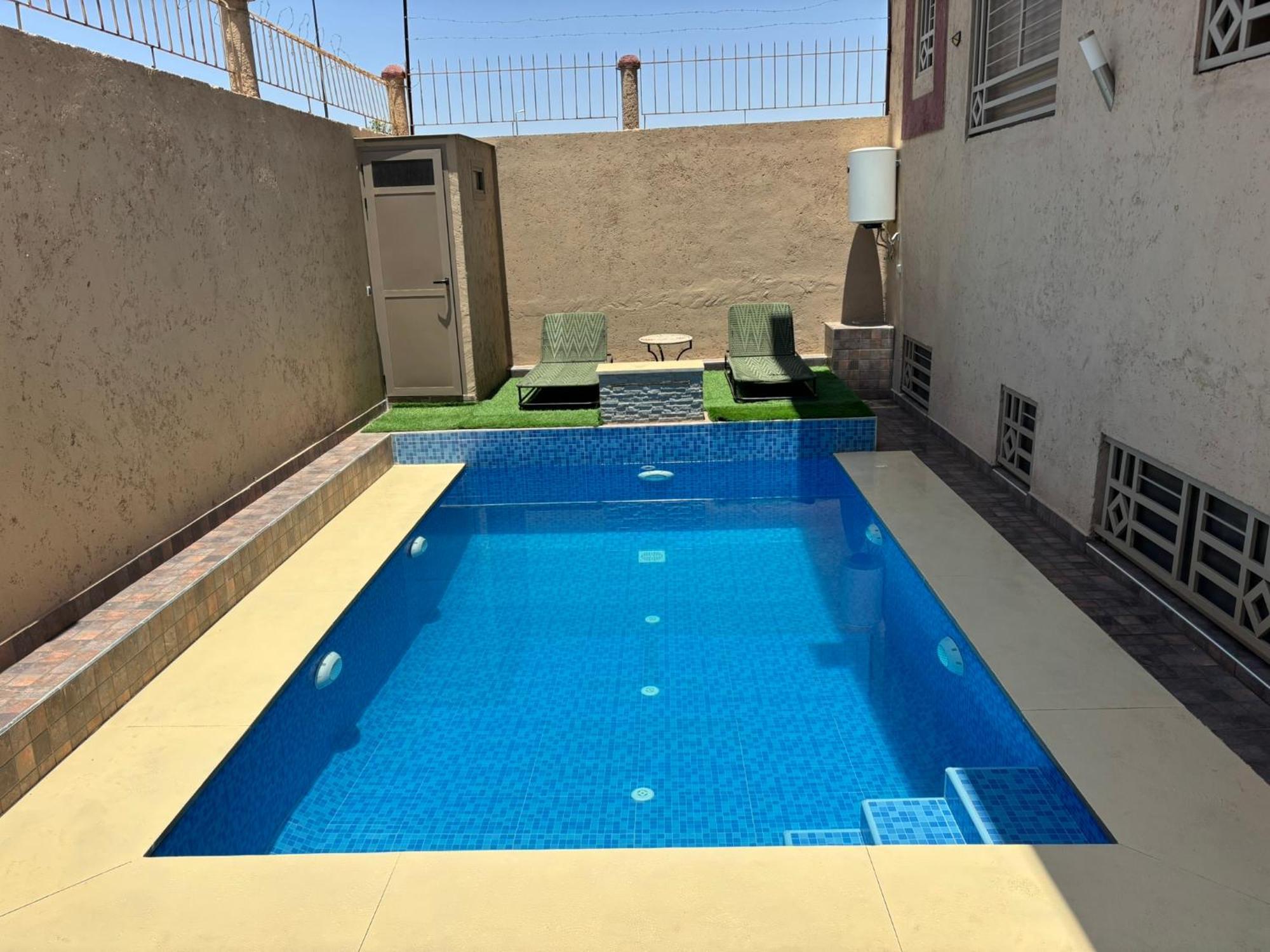 Sara, Superbe Avec Jardin Et Piscine Privee