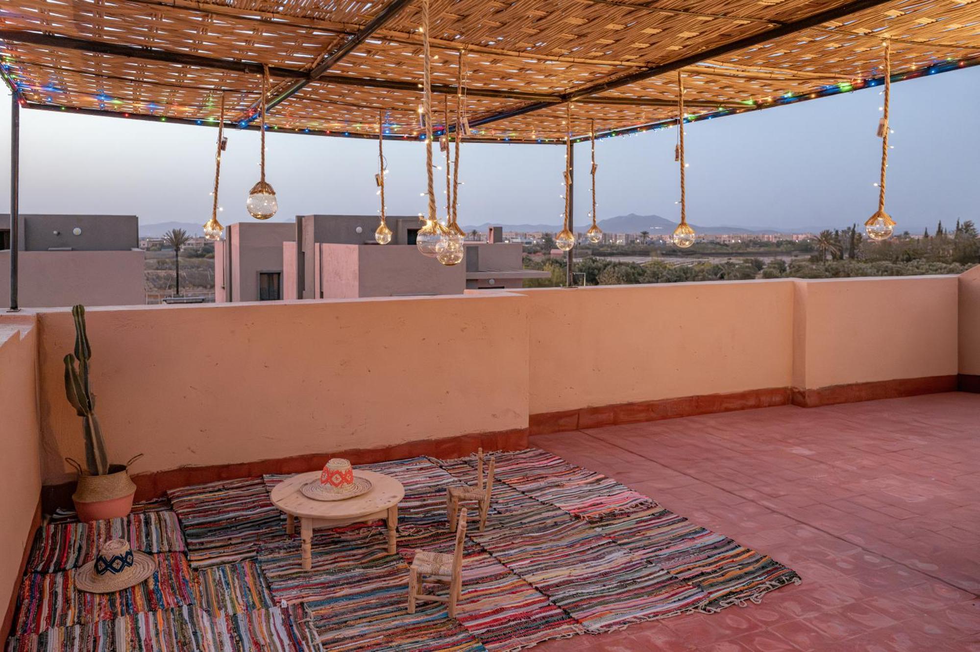 Villa Secret Oasis - 4 Bedroom Rooftop, Pool&ac - Up To 10 Guests *