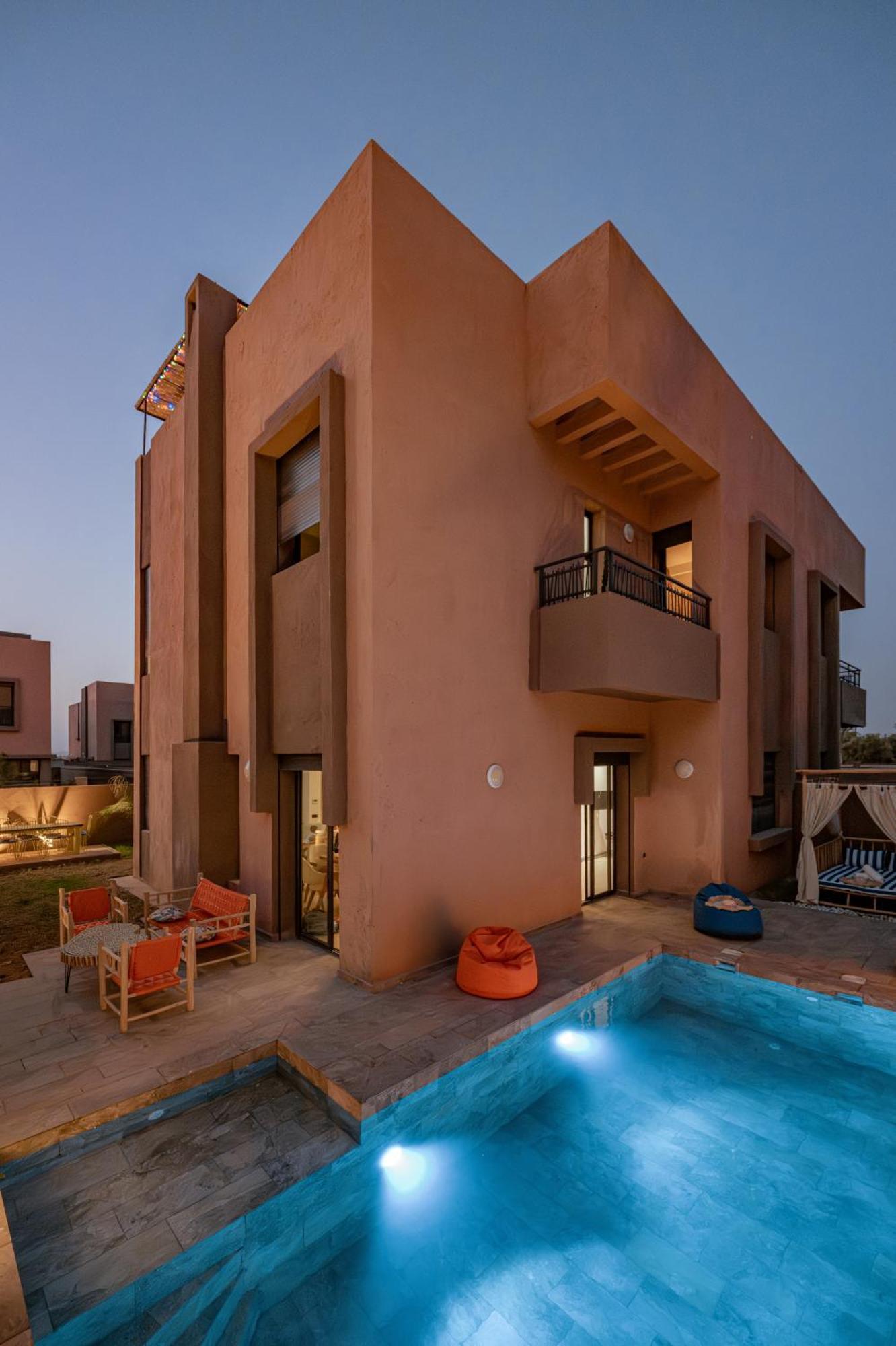 Villa Secret Oasis - 4 Bedroom Rooftop, Pool&ac - Up To 10 Guests