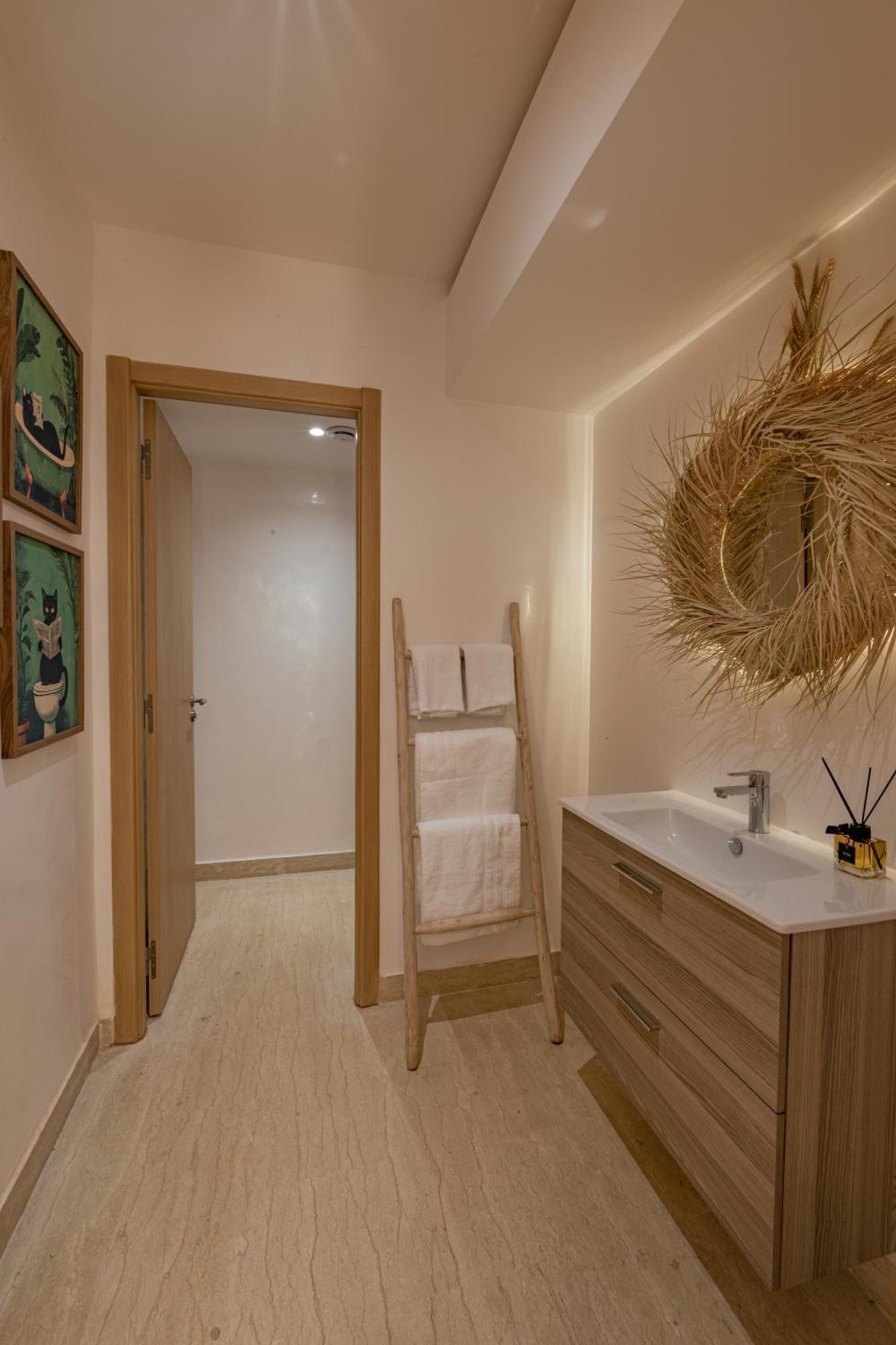 Villa Secret Oasis - 4 Bedroom Rooftop, Pool&ac - Up To 10 Guests *