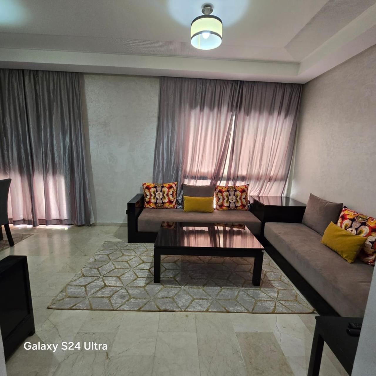 Appartement Confortable Rez-de-jardin Avec 5 Piscines