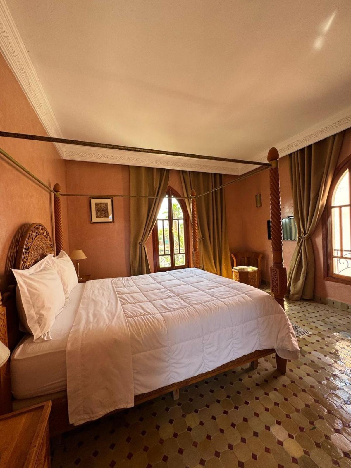 Luxury Private Riad, Air-conditioned And Pool
