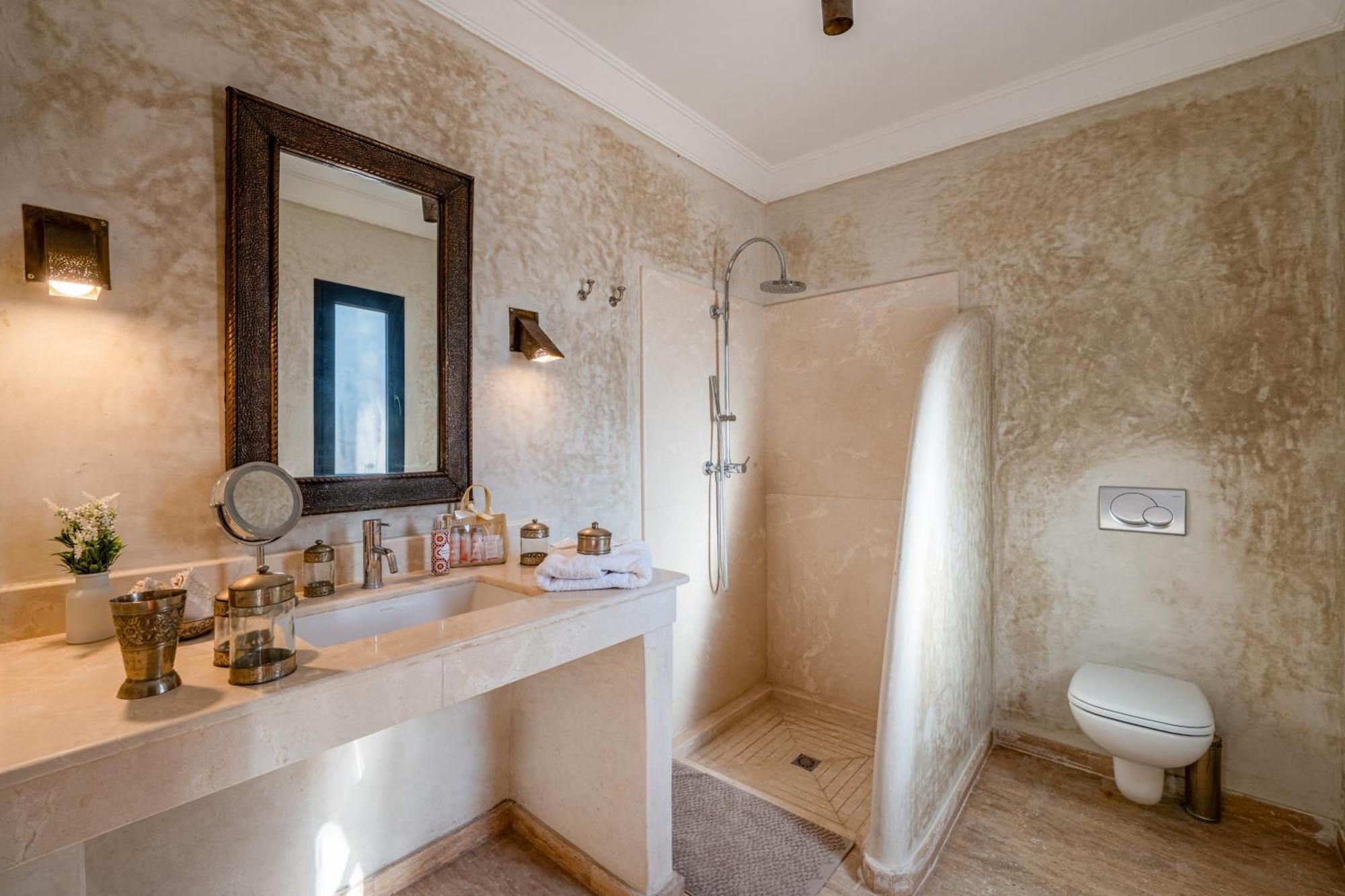 Villa Simari Palmeraie Marrakech Nouveau! Petit Dejeuner Compris-entierement Renovee-superbe Piscine Privee Chauffee-personnel De Maison Inclus-grand Jardin De 2000m2-terrain De Petanque-ambiance Typique Berbere-havre De Paix *