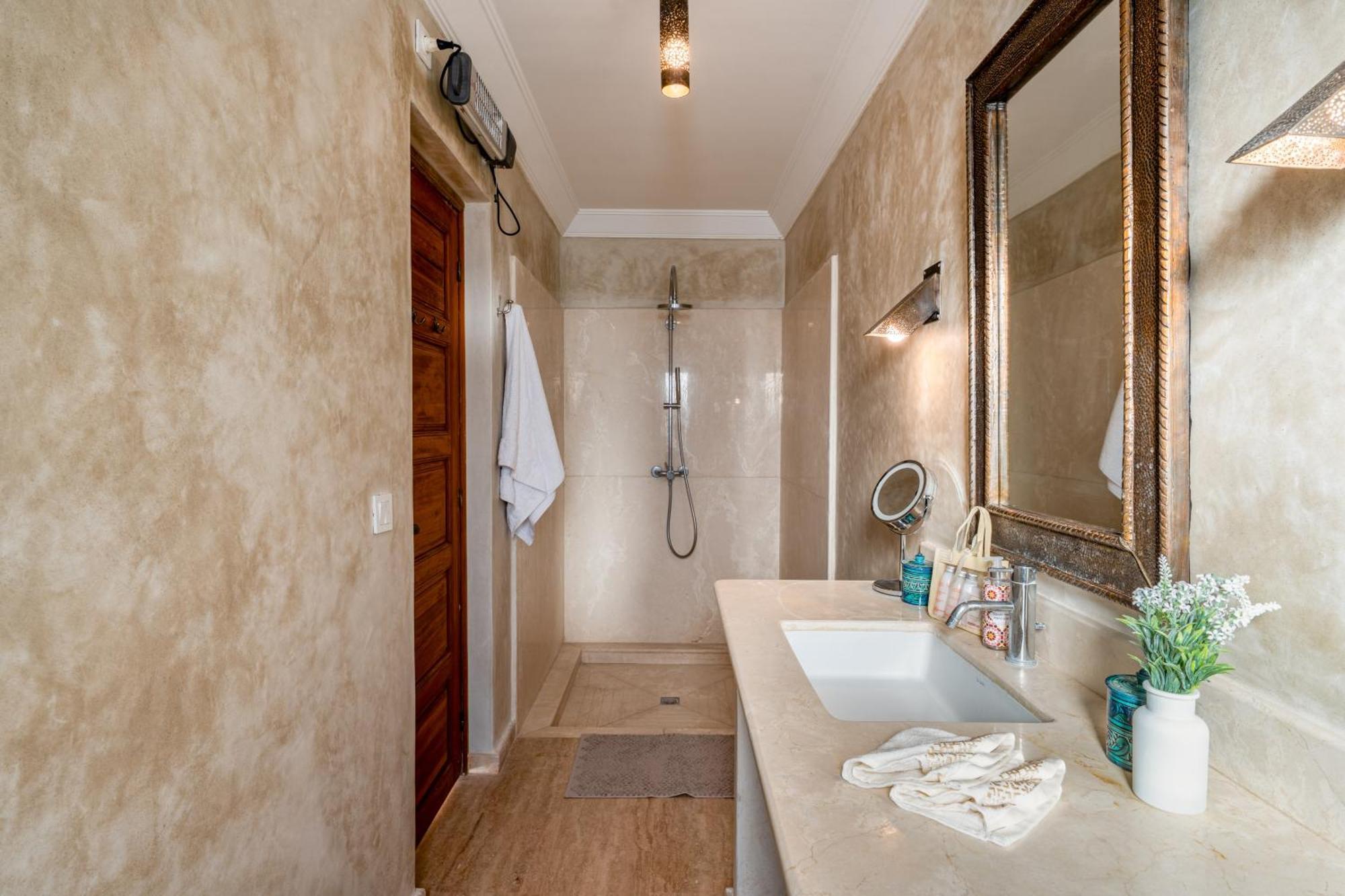 Simari Palmeraie Marrakech Nouveau! Petit Dejeuner Compris-entierement Renovee-superbe Piscine Privee Chauffee-personnel De Maison Inclus-grand Jardin De 2000m2-terrain De Petanque-ambiance Typique Berbere-havre De Paix * Marrakesh