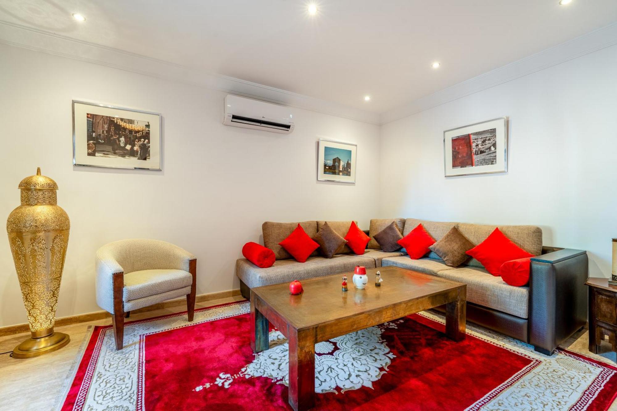 Villa Simari Palmeraie Marrakech Nouveau! Petit Dejeuner Compris-entierement Renovee-superbe Piscine Privee Chauffee-personnel De Maison Inclus-grand Jardin De 2000m2-terrain De Petanque-ambiance Typique Berbere-havre De Paix