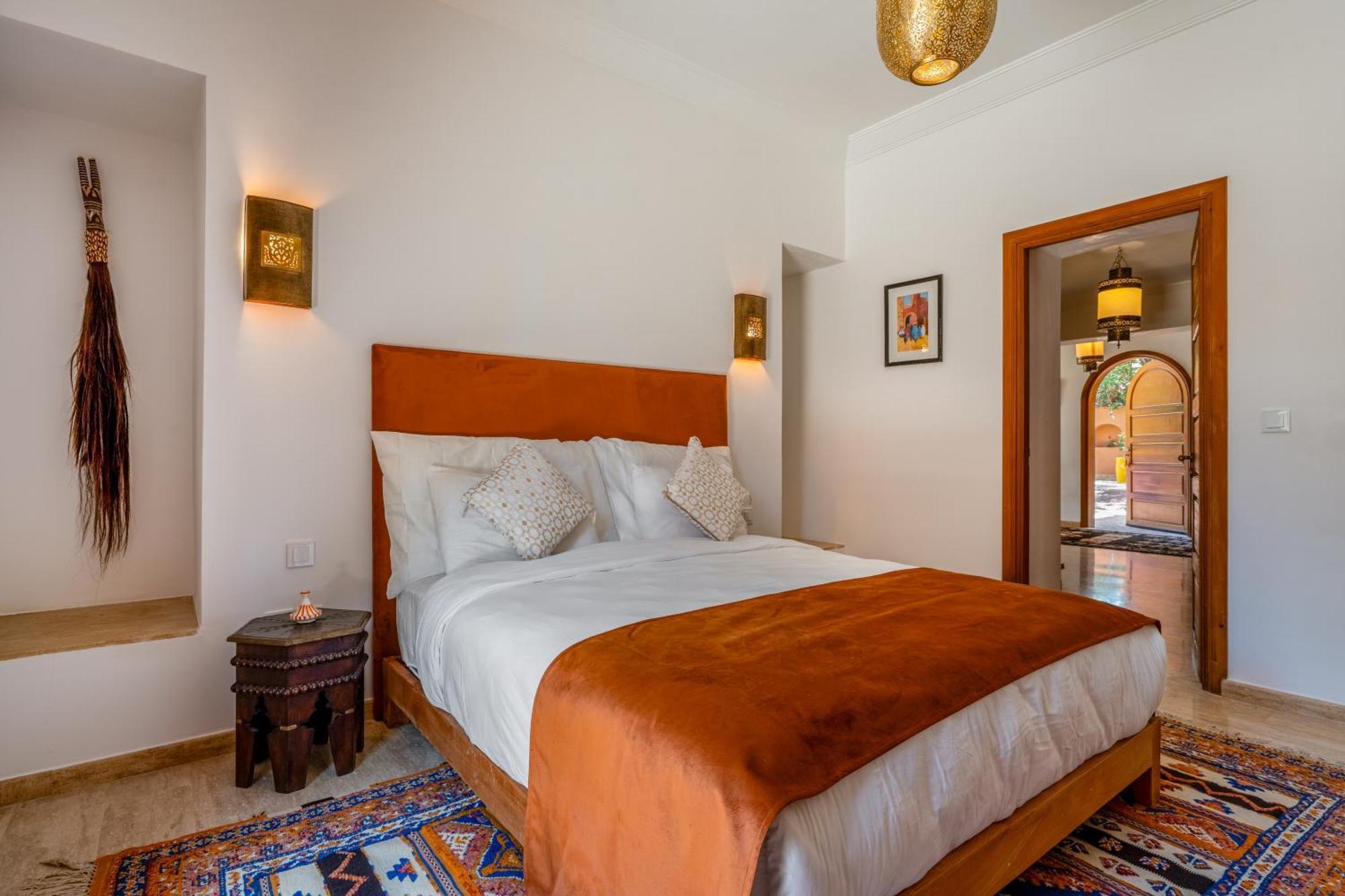 Villa Simari Palmeraie Marrakech Nouveau! Petit Dejeuner Compris-entierement Renovee-superbe Piscine Privee Chauffee-personnel De Maison Inclus-grand Jardin De 2000m2-terrain De Petanque-ambiance Typique Berbere-havre De Paix Marrakesh