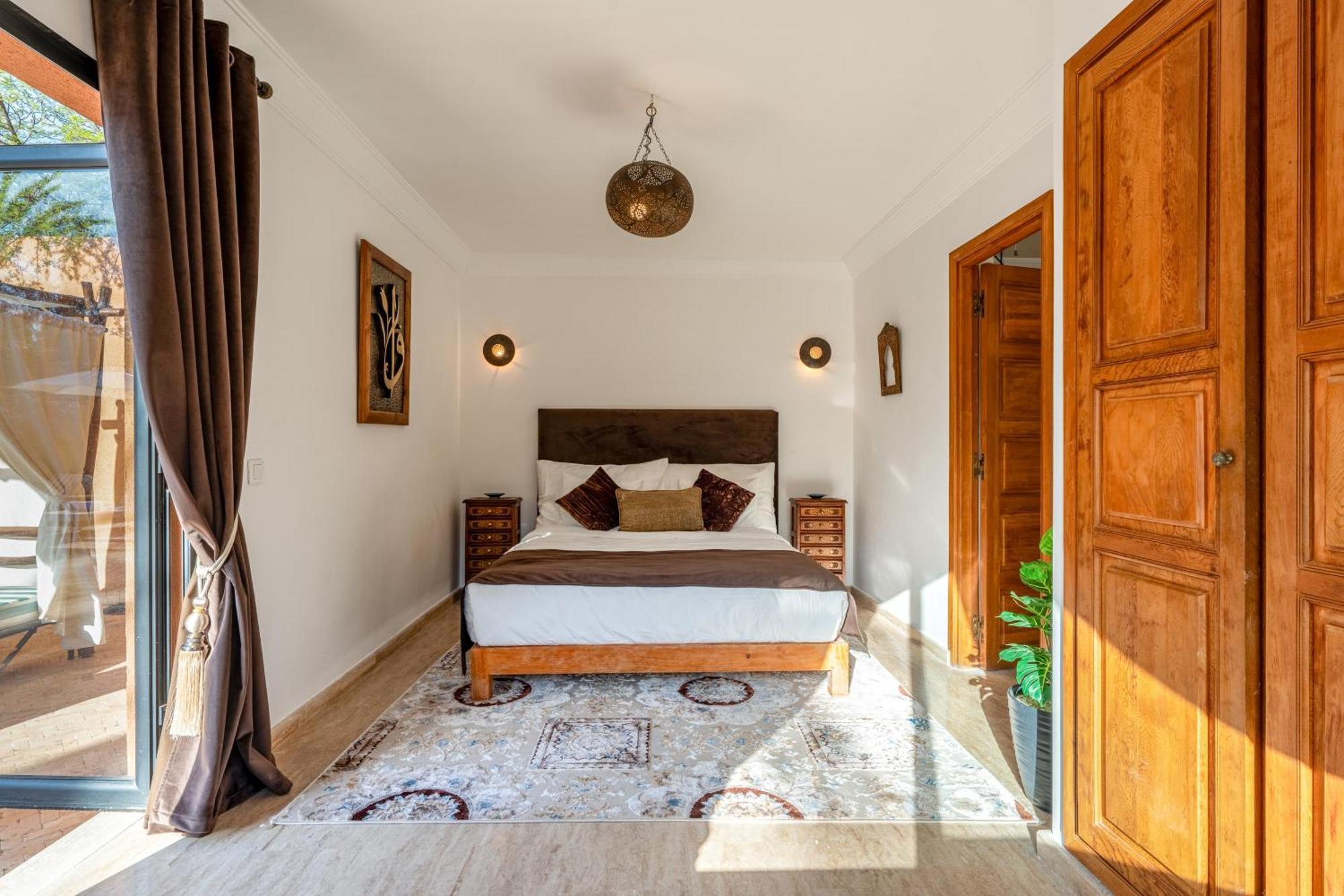 Villa Simari Palmeraie Marrakech Nouveau! Petit Dejeuner Compris-entierement Renovee-superbe Piscine Privee Chauffee-personnel De Maison Inclus-grand Jardin De 2000m2-terrain De Petanque-ambiance Typique Berbere-havre De Paix Marrakesh