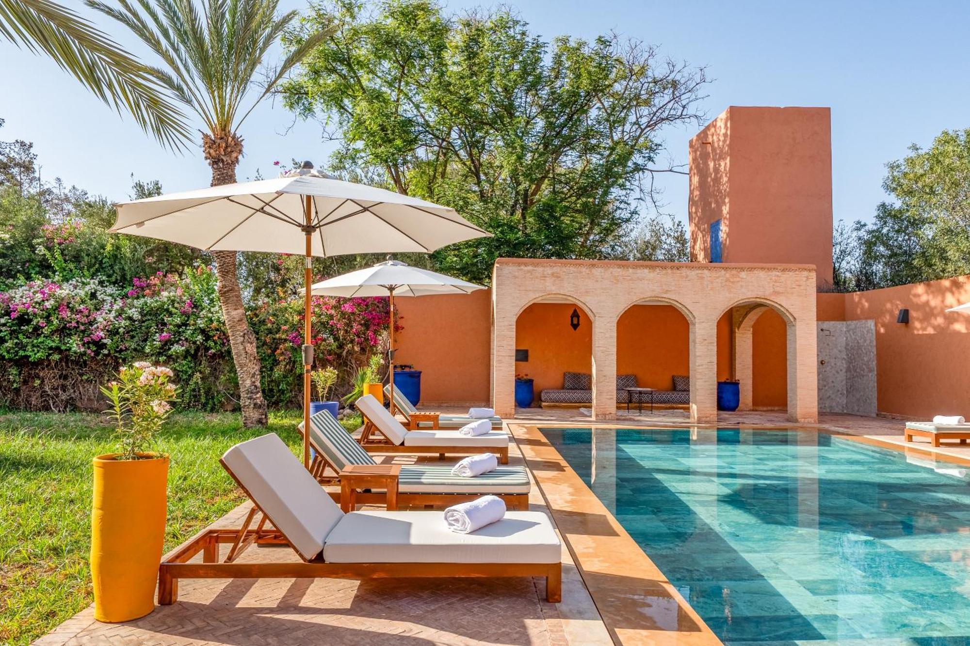 Villa Simari Palmeraie Marrakech Nouveau! Petit Dejeuner Compris-entierement Renovee-superbe Piscine Privee Chauffee-personnel De Maison Inclus-grand Jardin De 2000m2-terrain De Petanque-ambiance Typique Berbere-havre De Paix Marrakesh