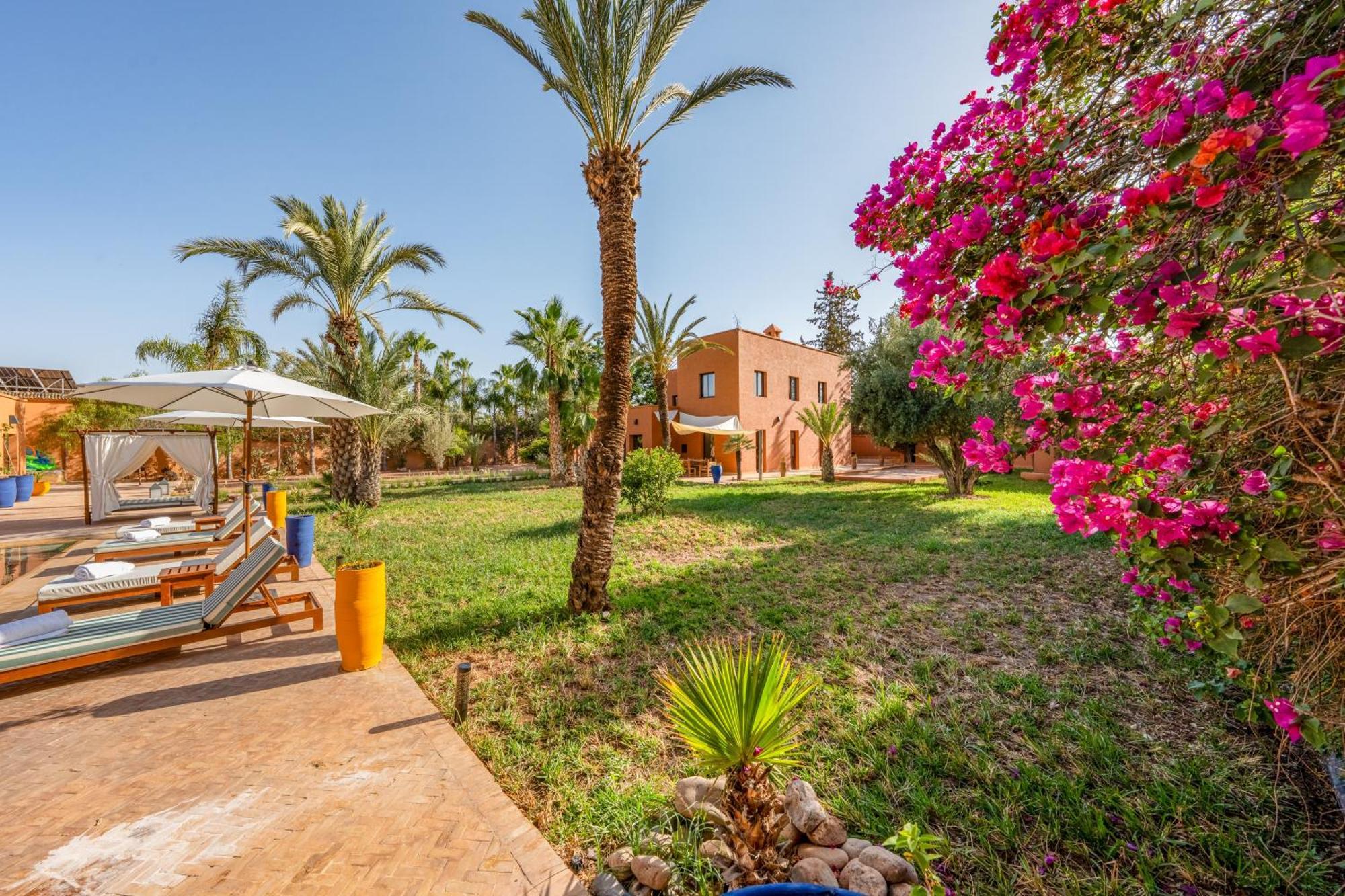 Simari Palmeraie Marrakech Nouveau! Petit Dejeuner Compris-entierement Renovee-superbe Piscine Privee Chauffee-personnel De Maison Inclus-grand Jardin De 2000m2-terrain De Petanque-ambiance Typique Berbere-havre De Paix *