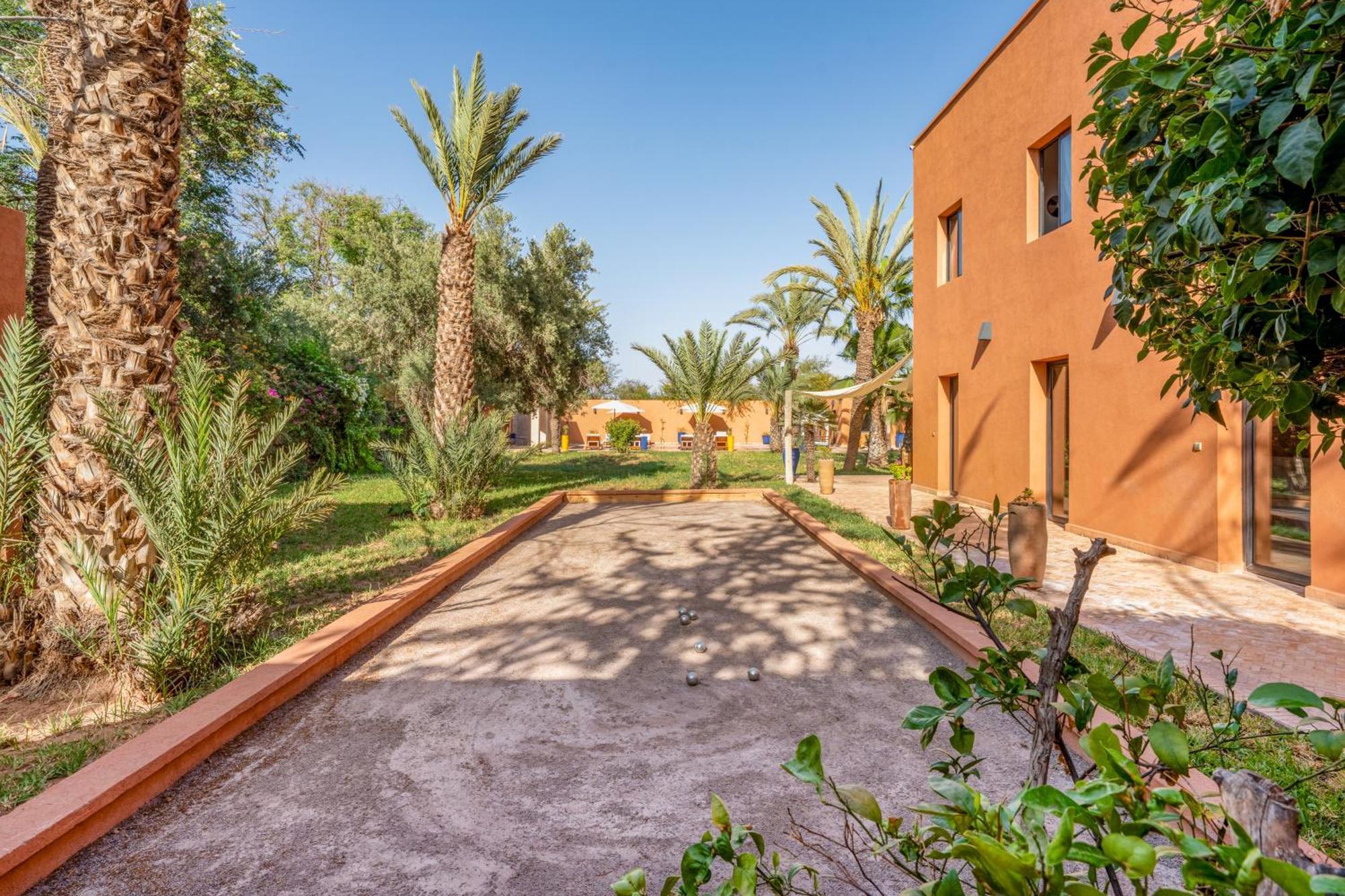 Villa Simari Palmeraie Marrakech Nouveau! Petit Dejeuner Compris-entierement Renovee-superbe Piscine Privee Chauffee-personnel De Maison Inclus-grand Jardin De 2000m2-terrain De Petanque-ambiance Typique Berbere-havre De Paix Marrakesh