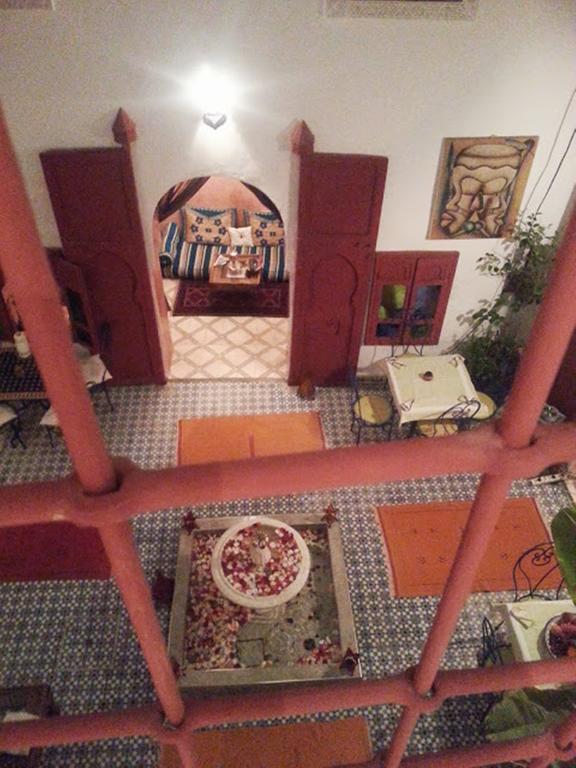 Riad Lala Latifa *