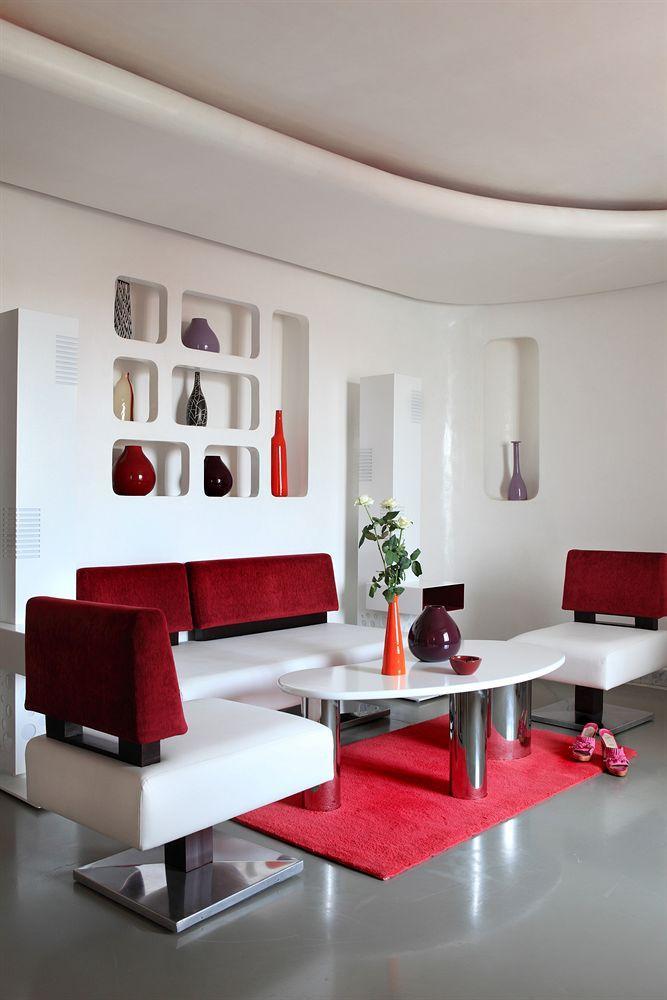 La Renaissance Hotel 4*