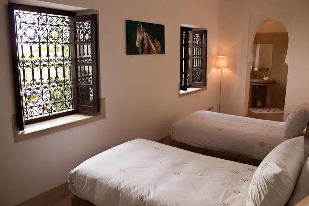 Riad Des Eaux Et Des Epices 2*