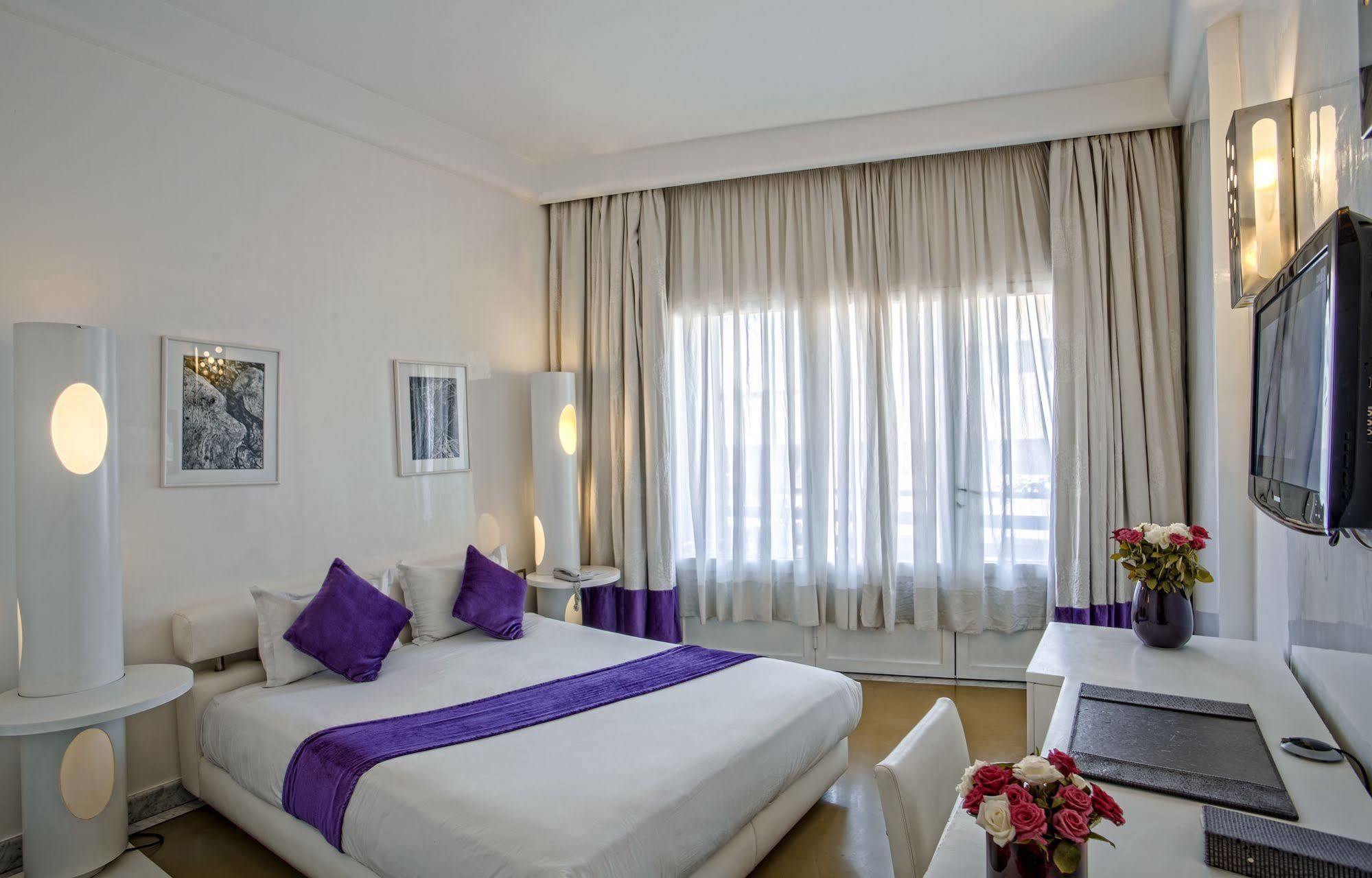 La Renaissance Hotel 4*