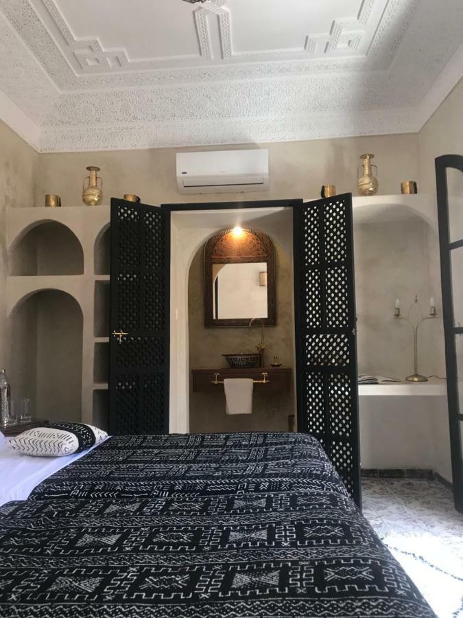 Riad Azad & 3*