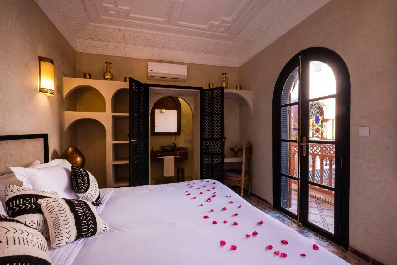 Riad Azad & 3*
